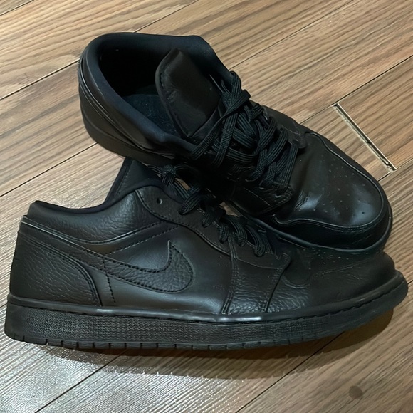 Jordan 1 Low Triple Black Size 11.5 shoe (553558-010) - Picture 1 of 6